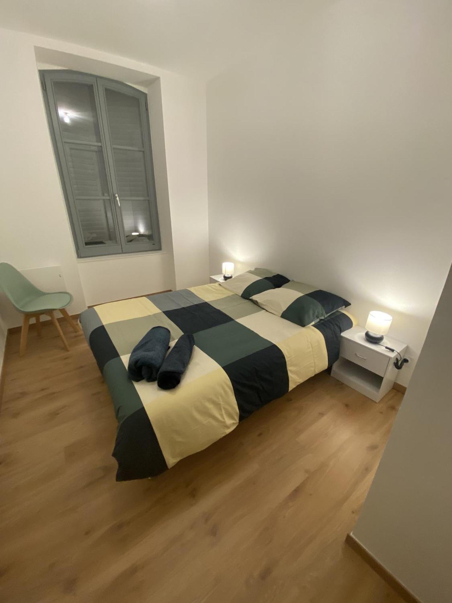 : Superbe En Face Des Thermes Royat